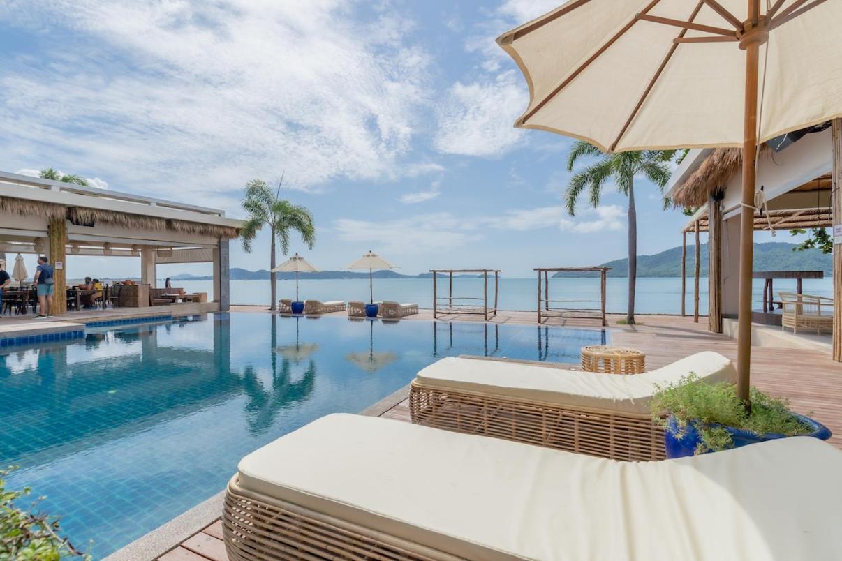 Poppy Beachfront Residence Rawai Ruang foto