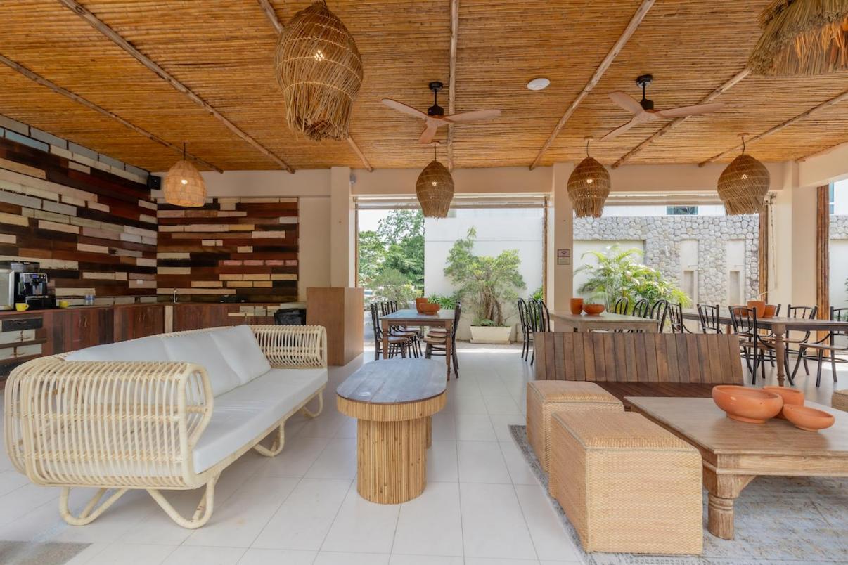 Poppy Beachfront Residence Rawai Ruang foto