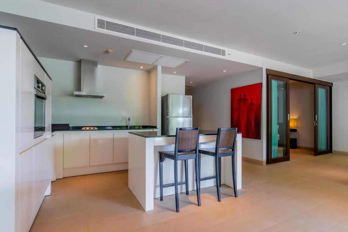 Poppy Beachfront Residence Rawai Ruang foto
