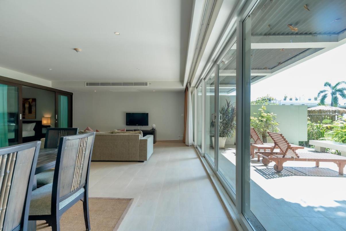 Poppy Beachfront Residence Rawai Ruang foto