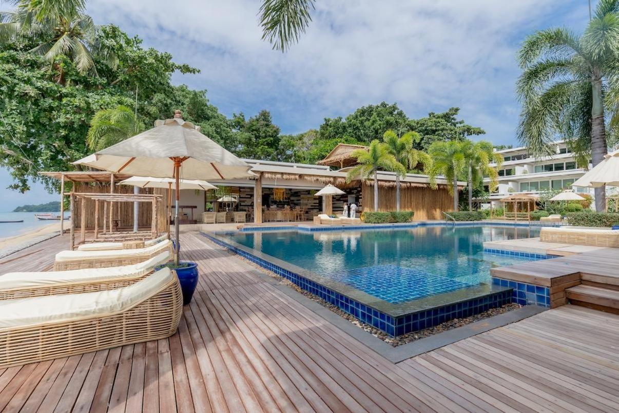 Poppy Beachfront Residence Rawai Ruang foto