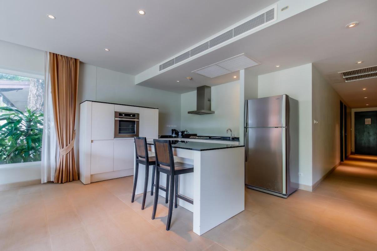 Poppy Beachfront Residence Rawai Ruang foto