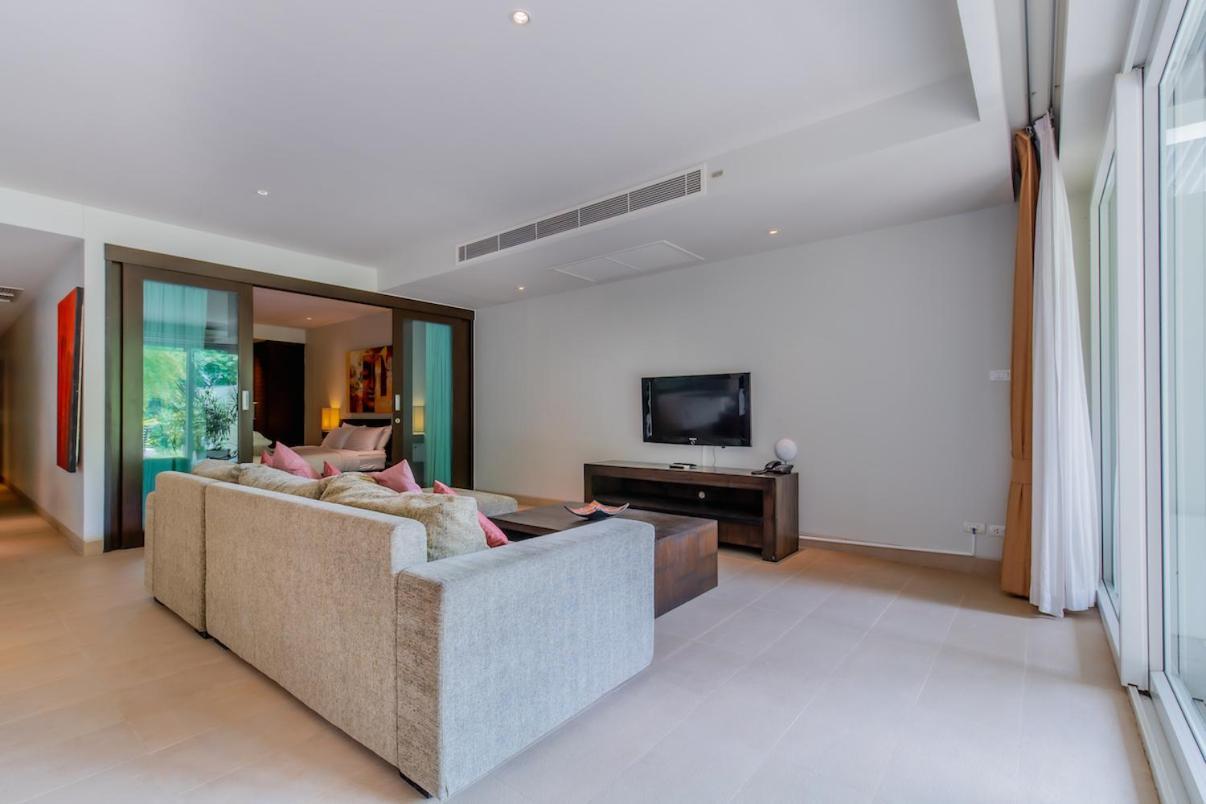 Poppy Beachfront Residence Rawai Ruang foto