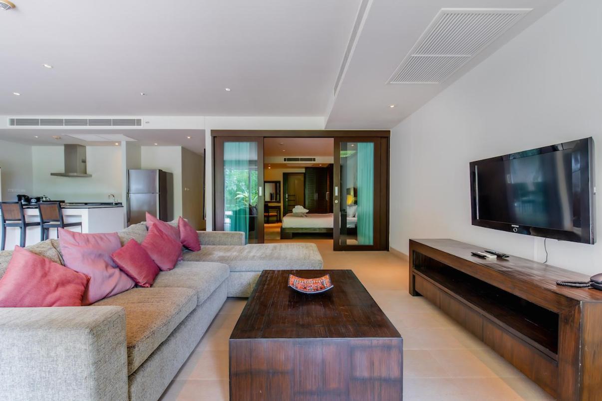 Poppy Beachfront Residence Rawai Ruang foto