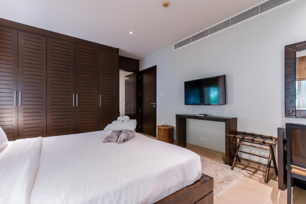 Poppy Beachfront Residence Rawai Ruang foto