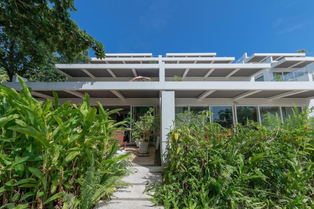Poppy Beachfront Residence Rawai Ruang foto